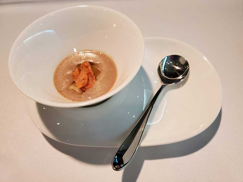 イタリア産ポルチーニ茸、塩水雲丹のポタージュ