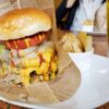 【七沢温泉・旅館福松のデカ盛り巨大ハンバーガー】温泉とランチの新名物「旅館DEバーガー」で全てが大満足！