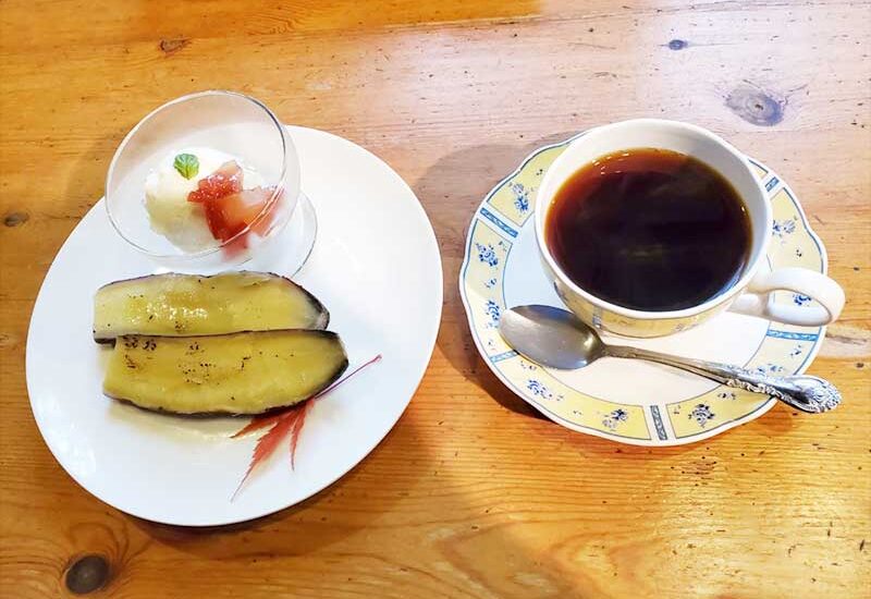 【飯山温泉・Cafe 4分休符(シブキュウフ)】まったりできるレトロ山小屋カフェ！本格的なコーヒとログハウスとアートも楽しめる！