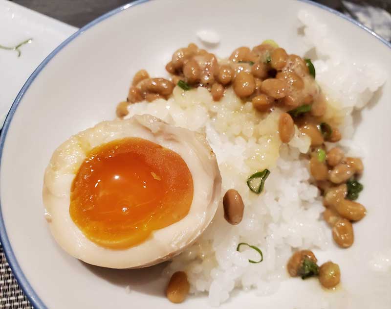納豆と煮卵でおかわり